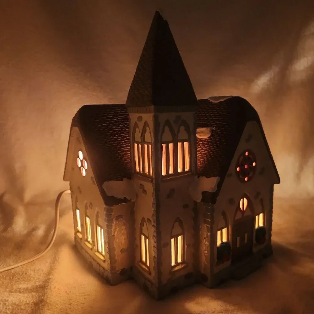 House Dept 56 Snow Village Redeemer Church Illuminated 5127-6 Retired 1988